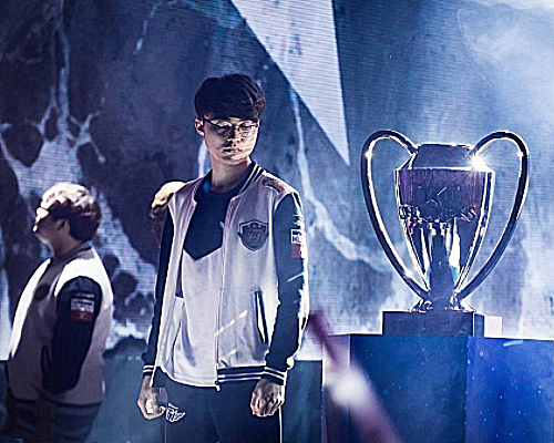 LetMe 说： Invictus Gaming 不能输给 Royal Never Give Up 。如果他们输掉比赛，他们就只能回家自爆！